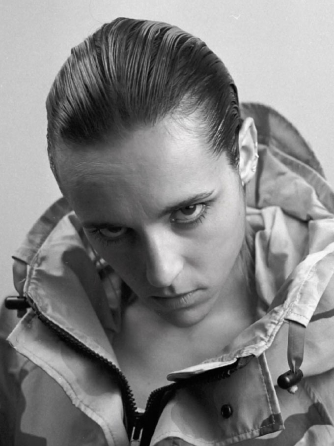 Jehnny Beth : un nouveau single fulgurant et trois dates en France !