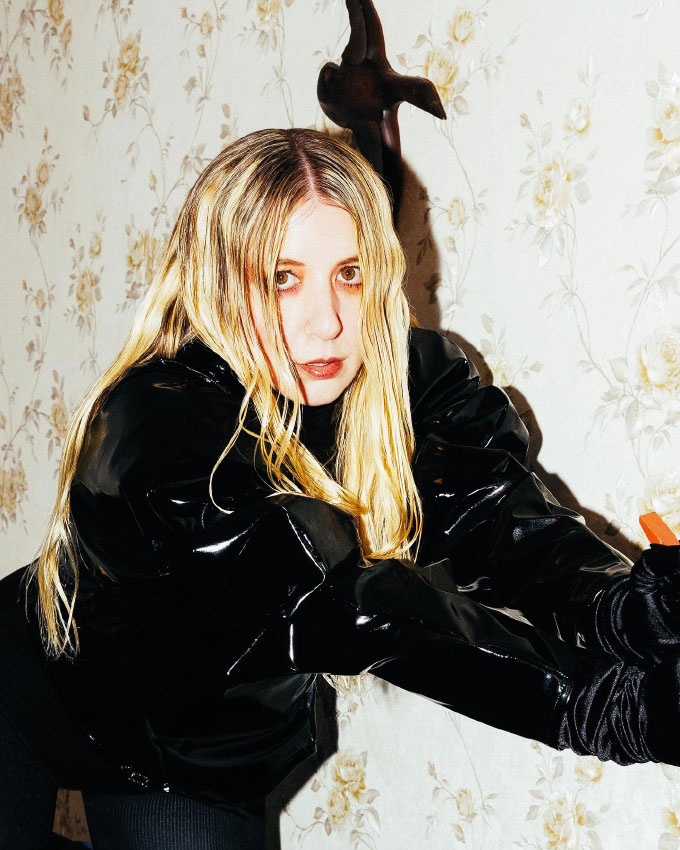Austra, deuxième single et en tournée en France !