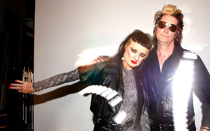 Adult. un nouvel album et un excellent premier extrait "No One is Coming"