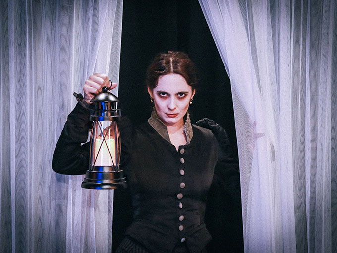 Cecilia d'Echoberyl au th&eacute;&acirc;tre  pour "Le Dernier r&ecirc;ve d'Edgar Allan Poe"