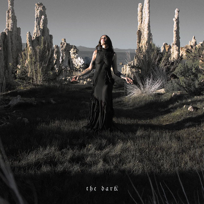 Exercice de style assez clair (sombre !) avec les nouveaux titres de Chelsea Wolfe