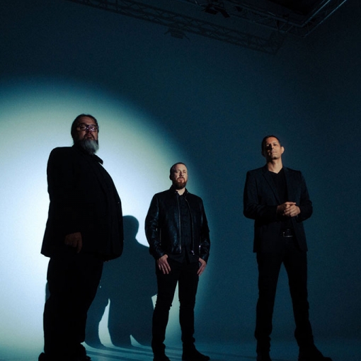 Trois reprises par Pure Obsessions and Red Nights